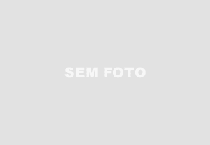 Mulher Peituda Nua Abre as Pernas e Fode