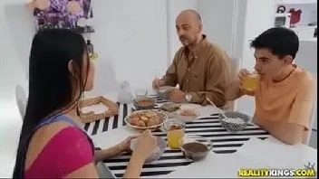 Então, a enteada japonesa rabuda e o enteado sortudo.