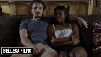 Foda interracial: Branco comendo pretinha
