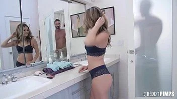 Loira no banheiro: Sexo explícito
