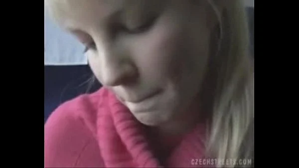 Loira safada chupando com vontade