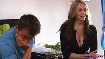 Mãe e filha em cena de incesto com namorado