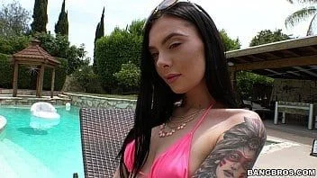 Modelo Linda Faz Boquete no Fotógrafo