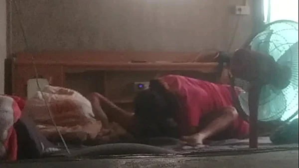 Mulher peituda fodendo com força